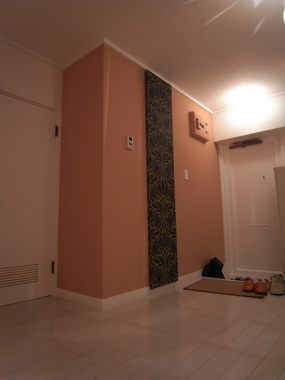 玄関の色壁+ビンテージ壁紙は3タイプ